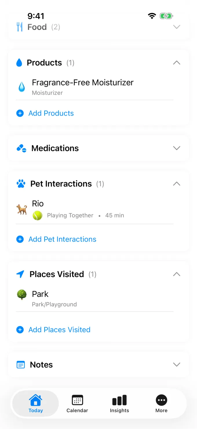 A day's context sections: food, products, medications, a pet interaction and a place visited